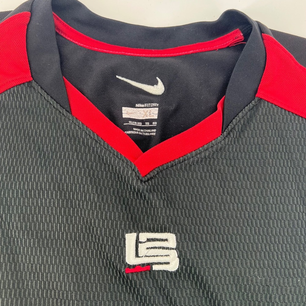 Nike LeBron James Basketball Jersey‎ Tank Top Black Red Youth XL 18-20 - Picture 2 of 13